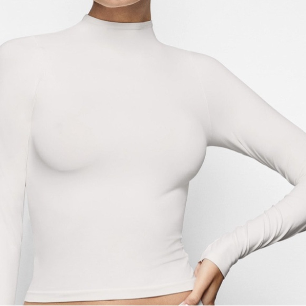 SKIMS Soft smoothing turtleneck top